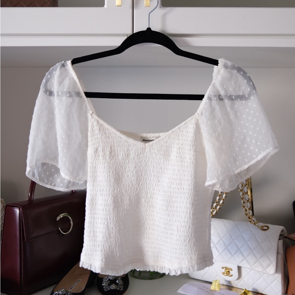 Abercrombie flowy white top. XXS